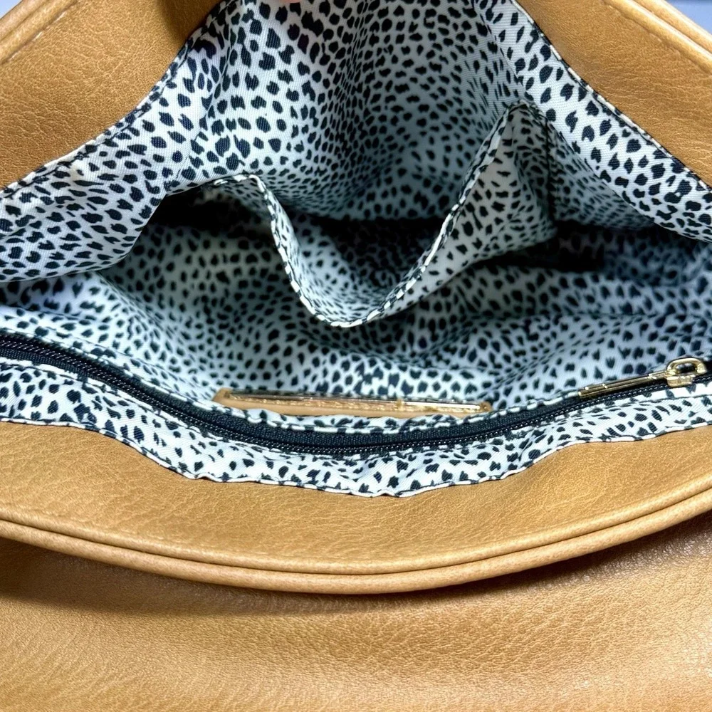 Classic Leather Crossbody Bag in Tan